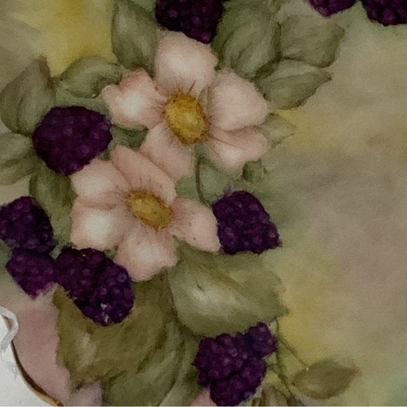 Vintage Fruit Plate and Four Fruit Bowls - Picture 4 of 16